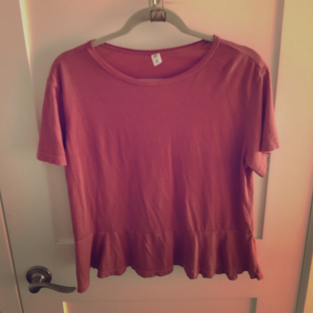 ⭐️3 for $25⭐️ BP coral T-shirt with peplum top